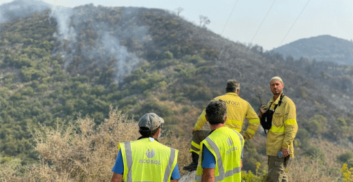 Acosol forma parte del dispositivo de apoyo en el incendio de Sierra Bermeja