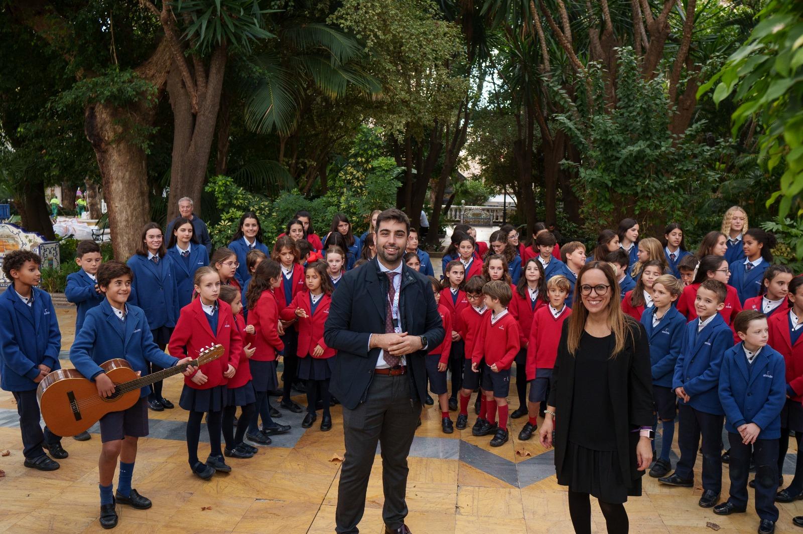 El villancico “Es Jesús” une a 60 niños del Colegio Las Chapas-Ecos en una causa solidaria.